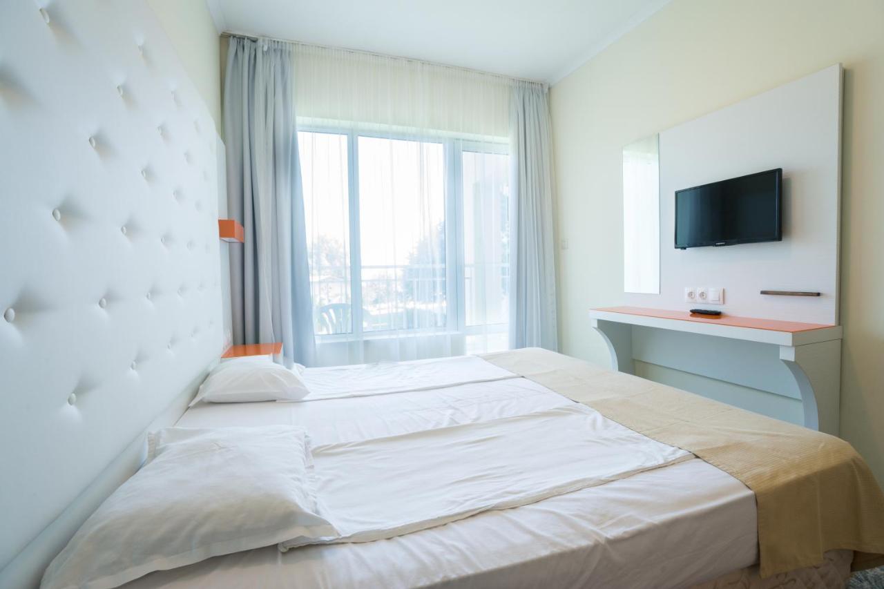 Hotel Perla Beach Club Приморско Экстерьер фото